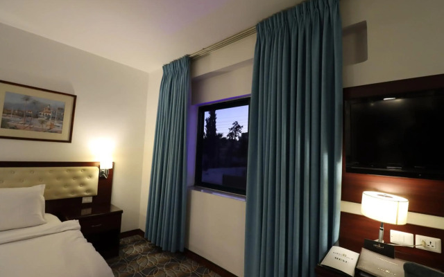 Larsa Hotel