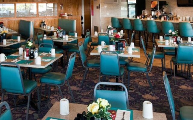 Adventurer Oceanfront Inn