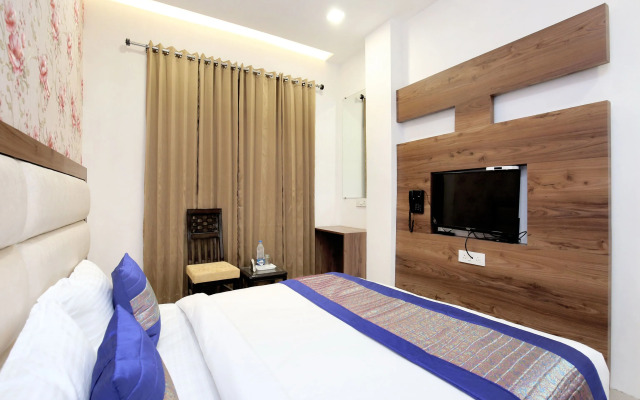 OYO 15208 Hotel Unique