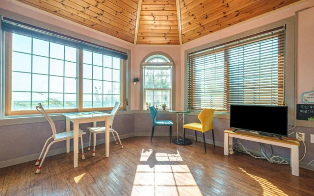 Ganghwado Pine Tree Pension