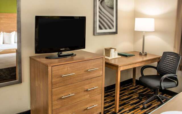 Quality Suites Lake Wright - Norfolk Airport