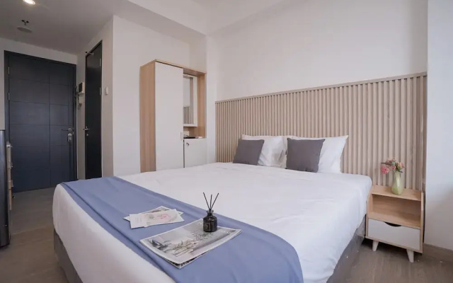 Fully Furnished and Homey Studio Collins Boulevard Apartment