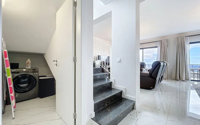 Blue Outlook Retreat by Atlantic Holiday