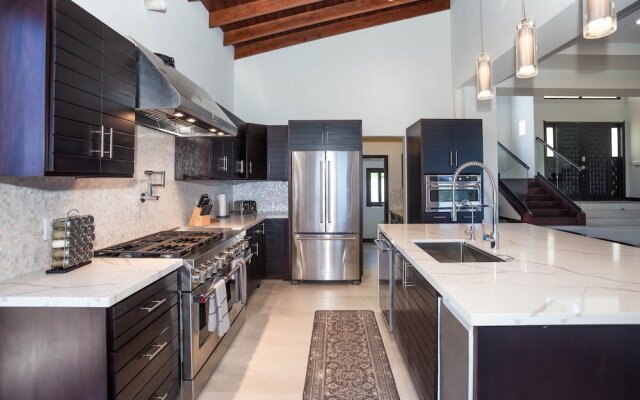 Ocean Pearl 4 Bedroom Home by RedAwning