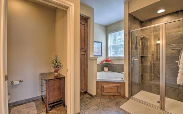 Cozy Holiday Getaway: Branson Condo 3 Mi to Dtwn!