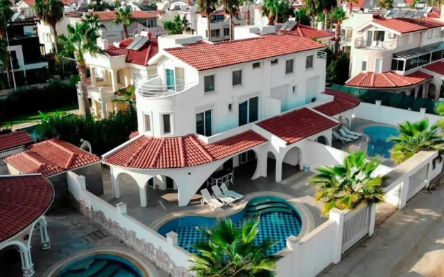 Spectacular Villa With Private Pool in Antalya