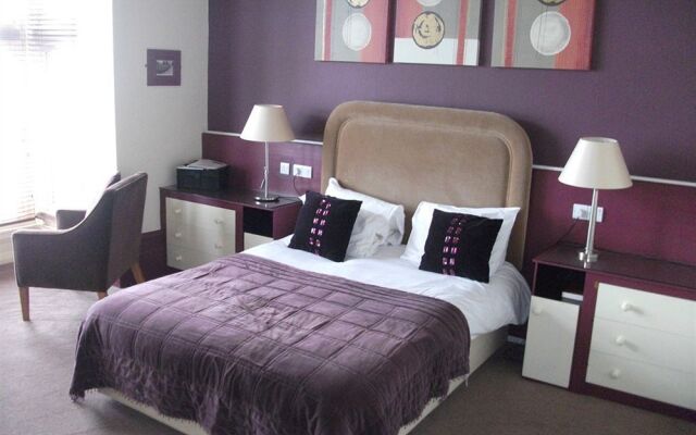 The New Staincliffe Hotel