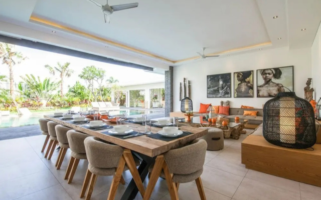 Villa 15 Stunning 6 BR Villa 400m to Beach