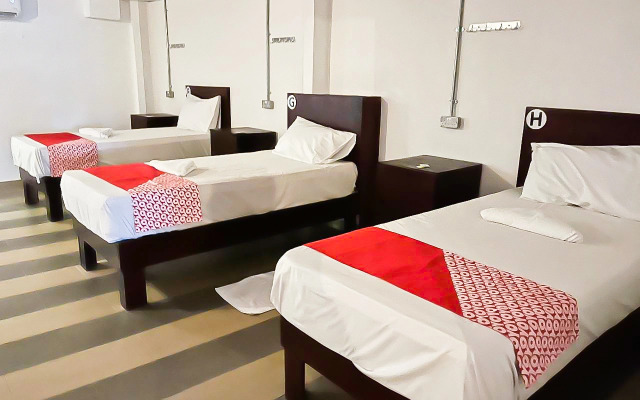 OYO 90572 J Hotel Masjid India