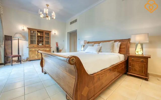 Beautiful Large 4 B/R Villa W/ Pool Jumeirah Island - Villas_and_Bungalows in ดูไบ - Photo 2