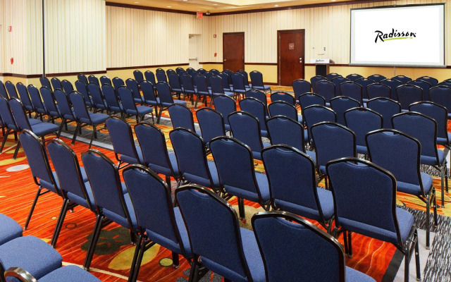 Отель Doubletree By Hilton New York Jfk Airport