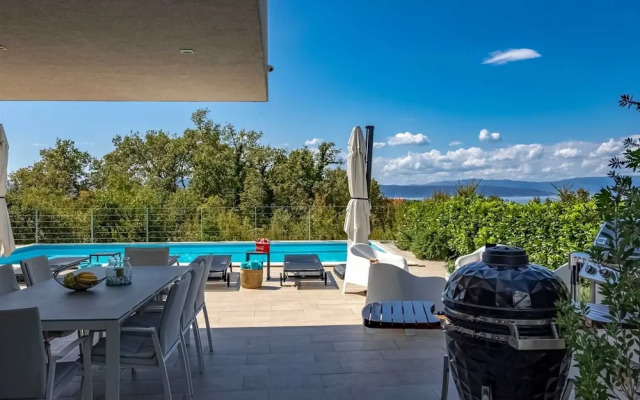 Villa Luxor With Heated Pool