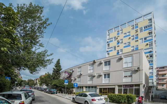 Too Sweet Apartment 1