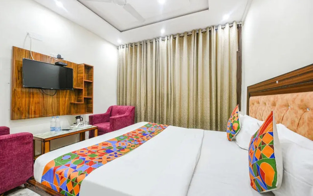 Fabhotel Royal Inn