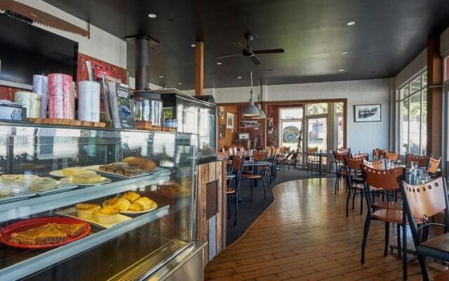 Bushman's Bar,Cafe & Accommodation