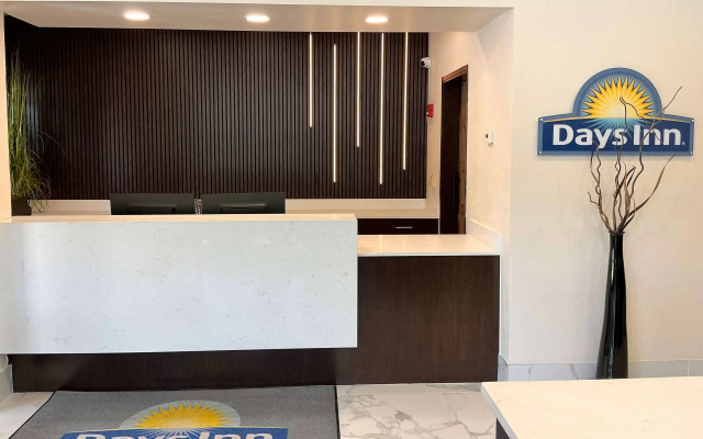 Days Inn by Wyndham Arlington