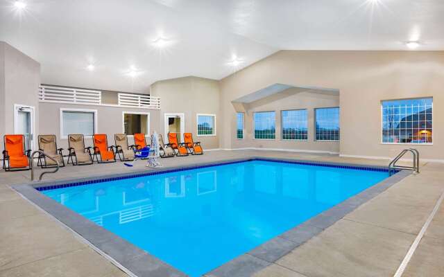 AmericInn by Wyndham Pella