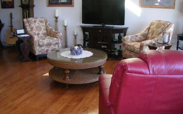 Casa Loma BnB