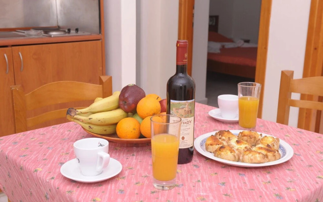 Central Cozy Apt 150m From Beach