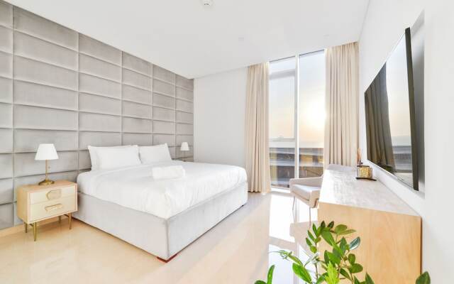 Posh Oceanfront 2BR in Bluewaters Island