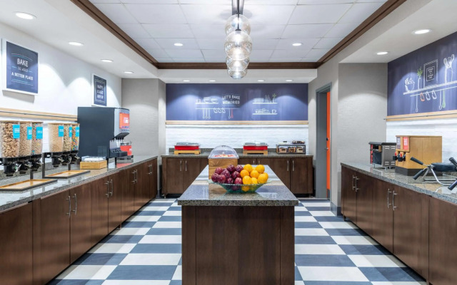 Hampton Inn & Suites Madison / Downtown