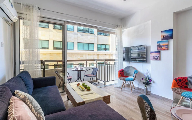 Berries 1-BR Apt in Larnaca