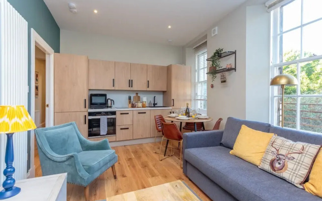 Lovely Apartment Beneath Edinburgh Castle