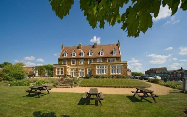 The Golden Lion hotel