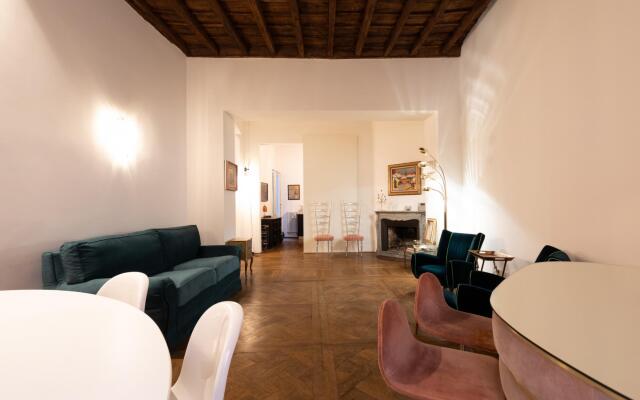 Chic And Style In Historical Via Giulia