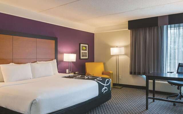 La Quinta Inn & Suites by Wyndham Orlando Airport North