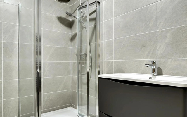 BayView Luxury 3 Bedroom Apartment First Floor