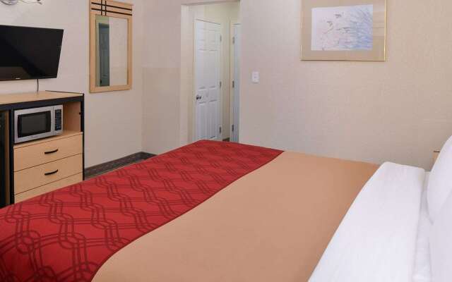 Econo Lodge Rochester I-90 & I-390