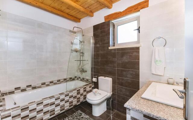 Aristea - 2 BR Villa Surrounded by Olive Groves