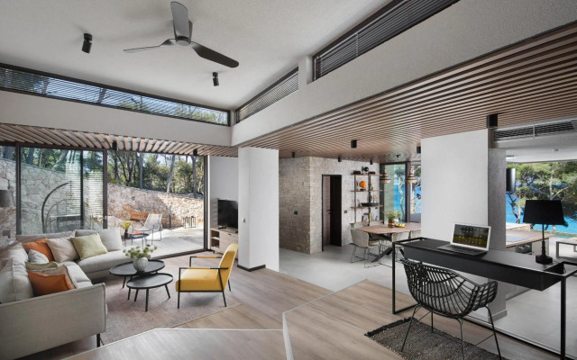 Vale Residence - exclusive & private property by the sea