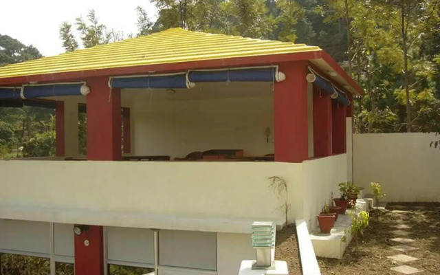 Royal Huts Resort