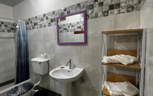 Queen's Comfort Inn