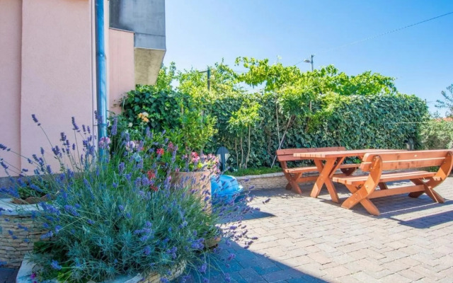 Marinka - With Backyard - A1