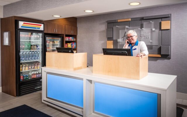 Holiday Inn Express Newport North - Middletown by IHG