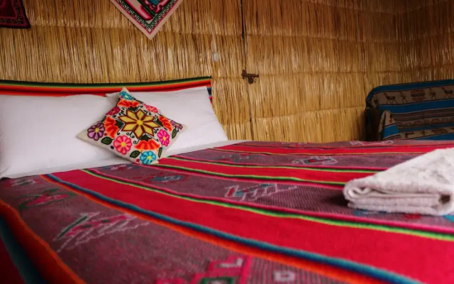 Titicaca Floating Lodge