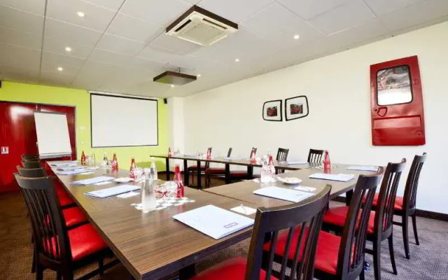 Kyriad Design Enzo Reims Tinqueux