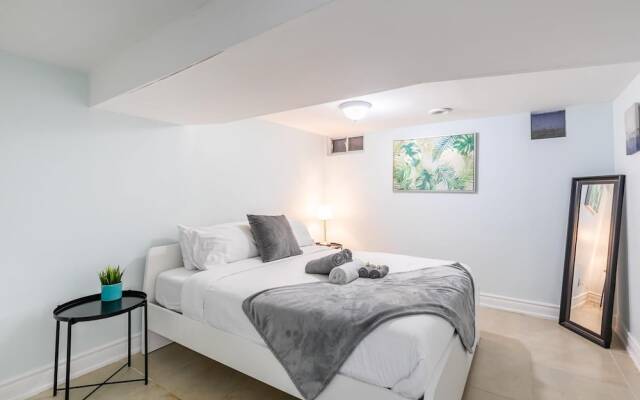 Spacious 2BR Apartment With Netflix - Near Trinity Bellwoods Park