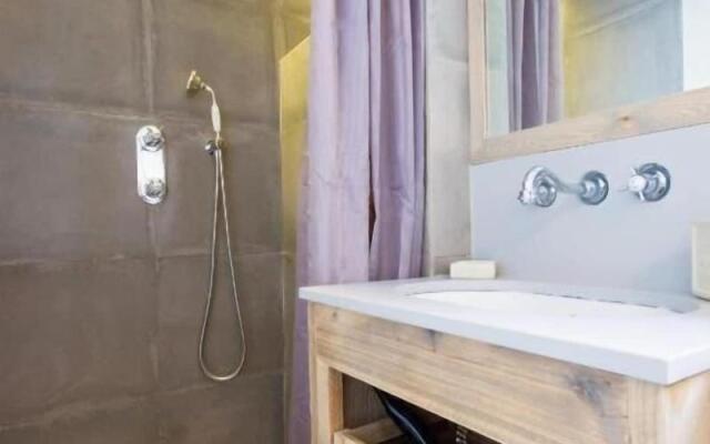 The Beach House - Studios & Suites