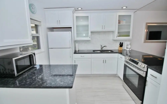 Sea Coast Gardens III 302