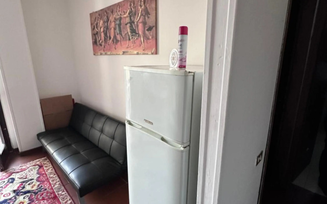 Via Rose (dietro Freccia Rossa)