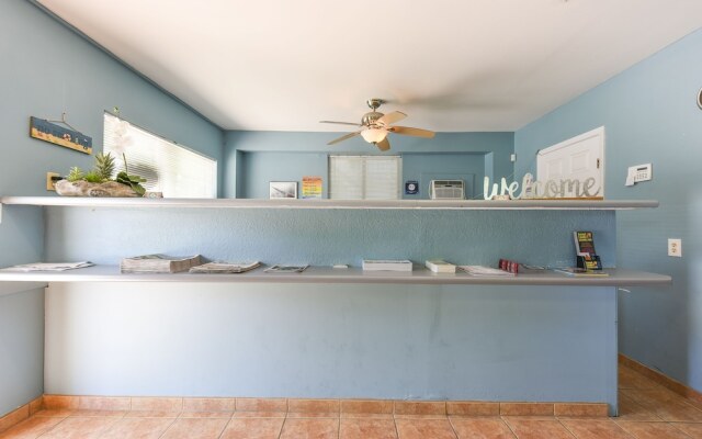 Upper Deck Hotel and Bar - Adults Only