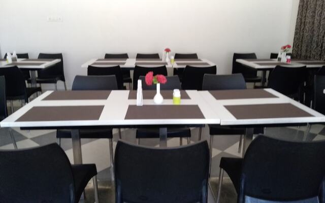 Hotel Pearl Residency