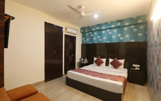 OYO 12171 Hotel Sky View