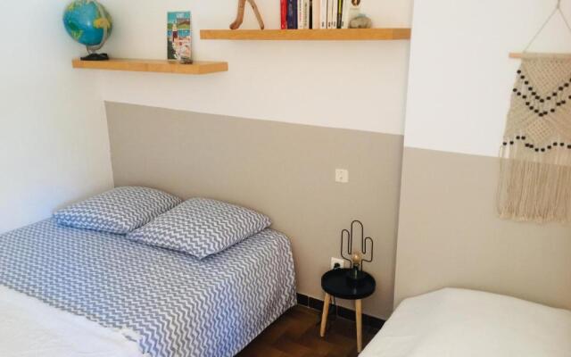 RDC dans maison "ilolil" a 1km plage de la Coudoulière