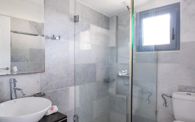 Icarus Luxury Beachfront Villa