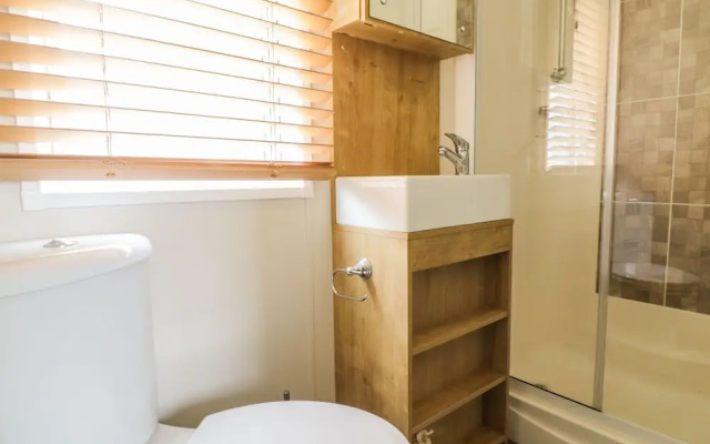 27 Lake View, Norwich